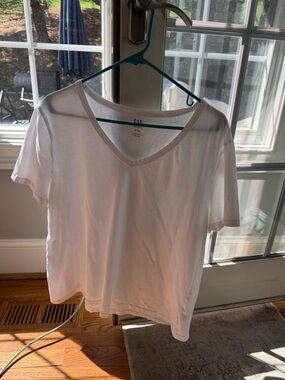 GAP White V-Neck Cotton Tee